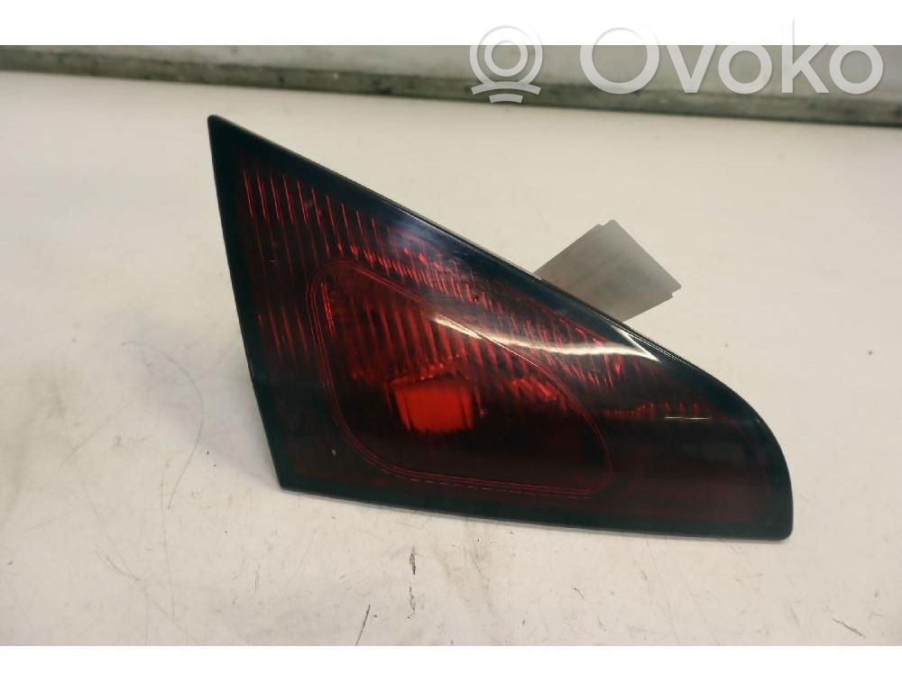 Mitsubishi Colt Galinis žibintas dangtyje 