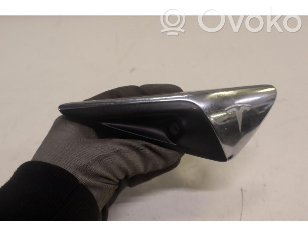 Tesla Model 3 Front fender indicator light 