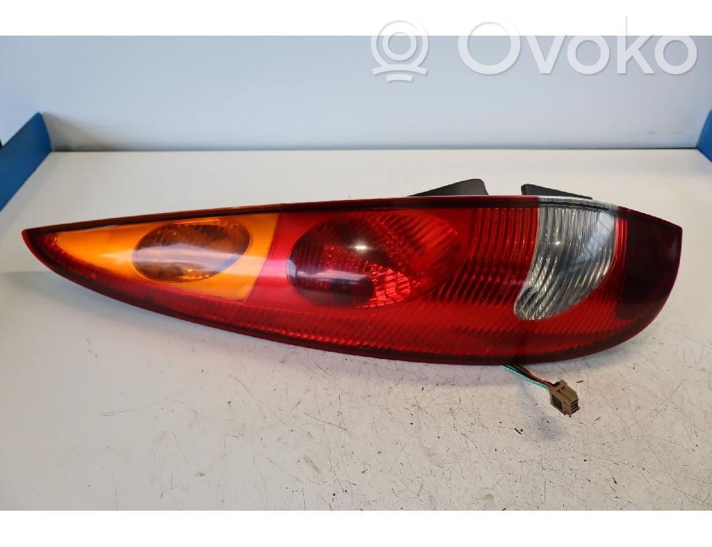 Nissan Almera Tino Lampa tylna 