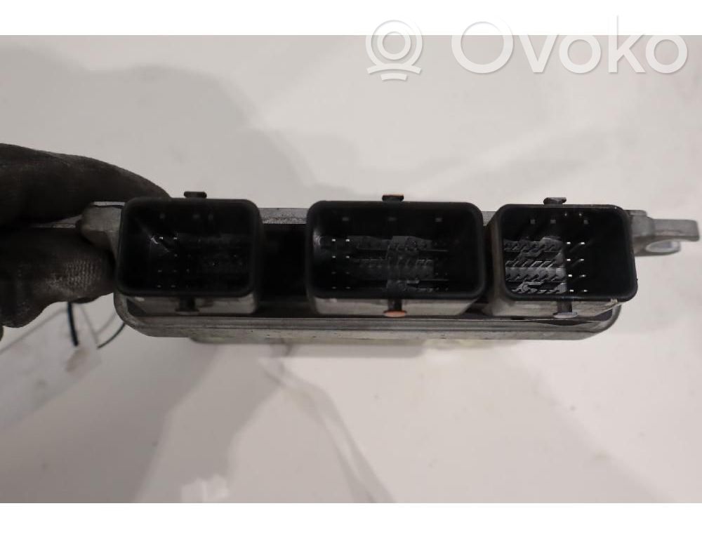 Unité de commande / module de pompe à carburant   MEC93630
