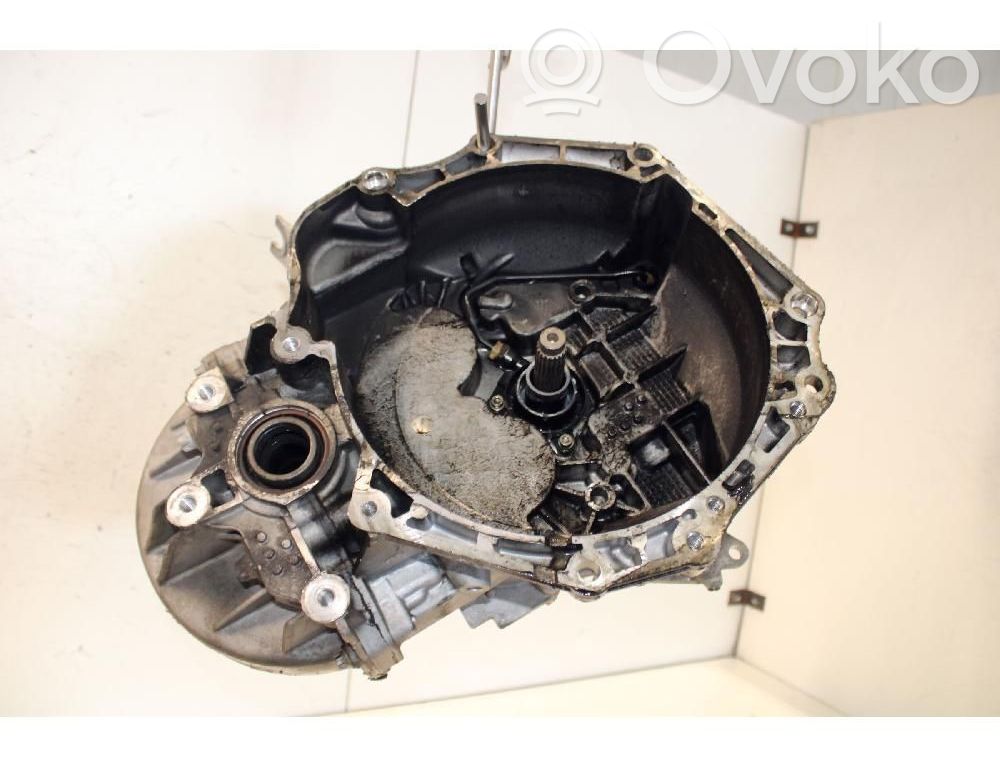 Opel Astra J Cutie viteze manuală cu 5 trepte 