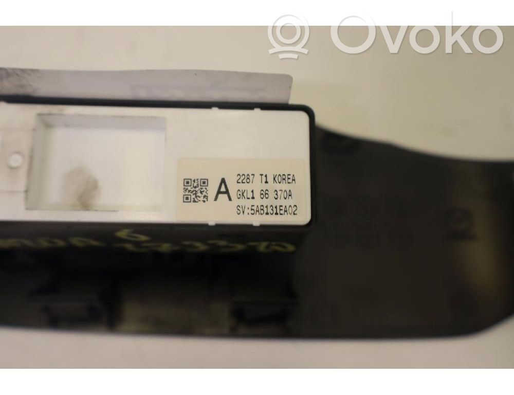 Electric window control switch   5AB131EA02
