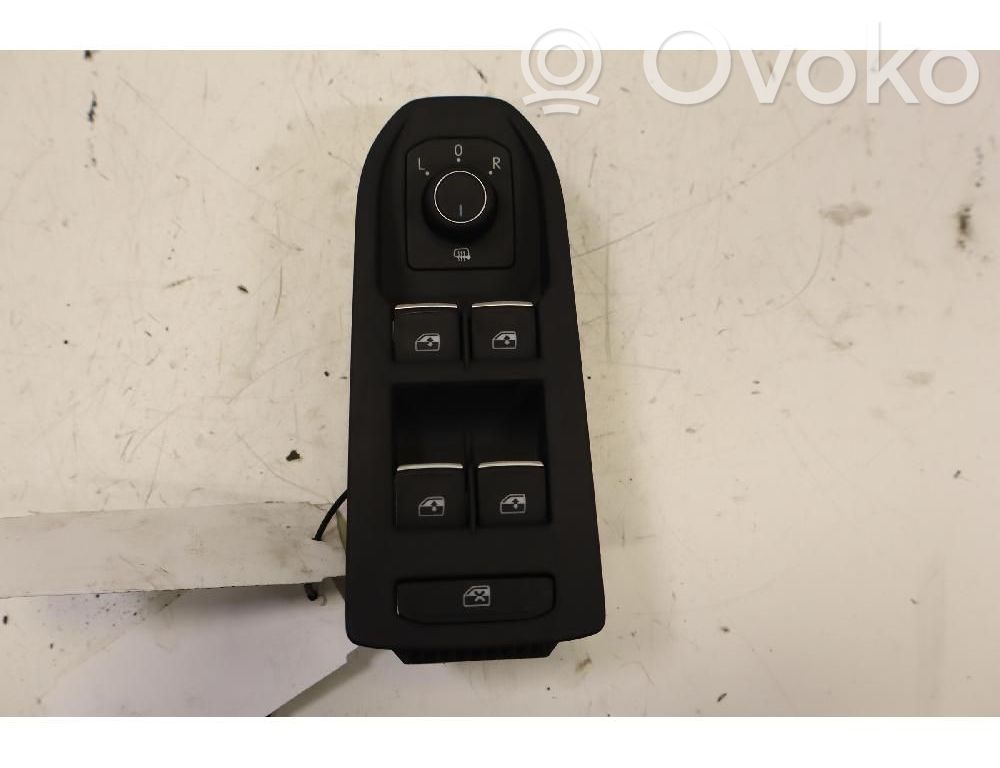 Volkswagen Golf VIII Przyciski szyb 