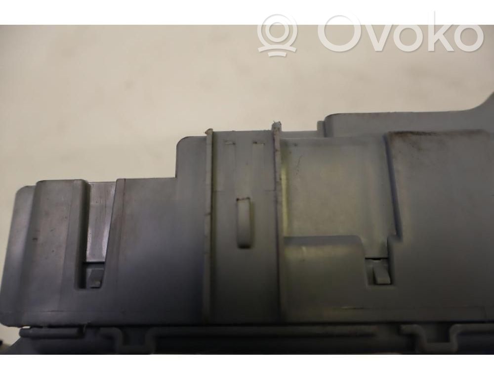 Fiat 500 Ramka / Moduł bezpieczników 