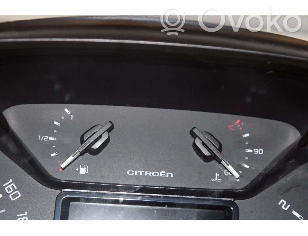Geschwindigkeitsmesser Cockpit   983755368000