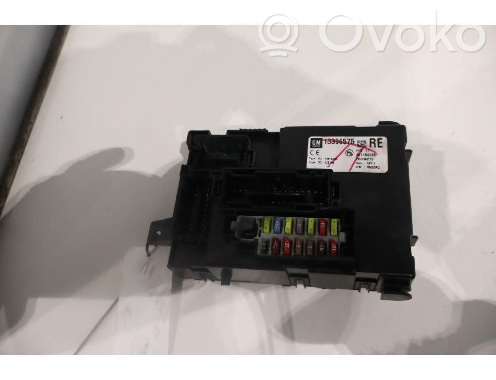 Opel Meriva B Fuse module 