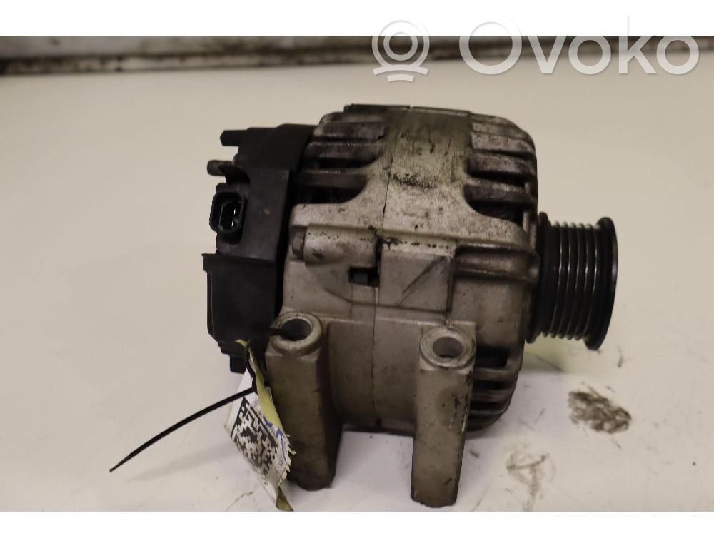 Opel Astra J Alternator 