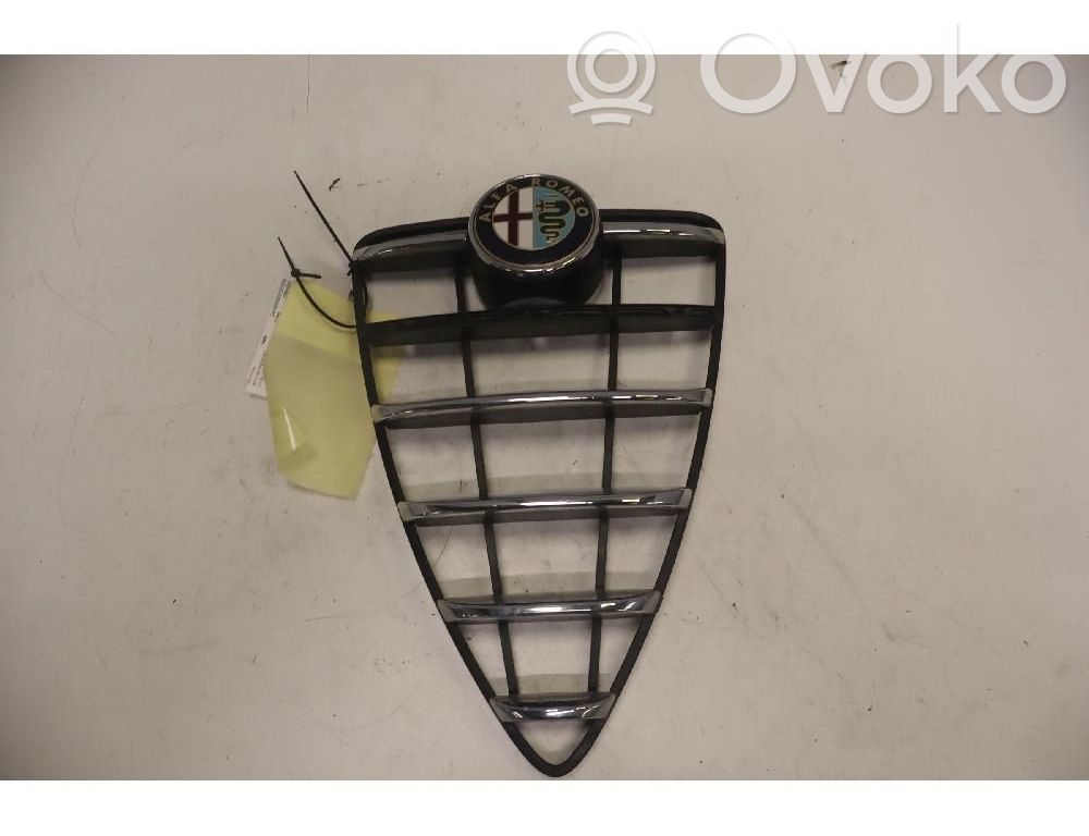 Alfa Romeo Mito Maskownica / Grill / Atrapa górna chłodnicy 