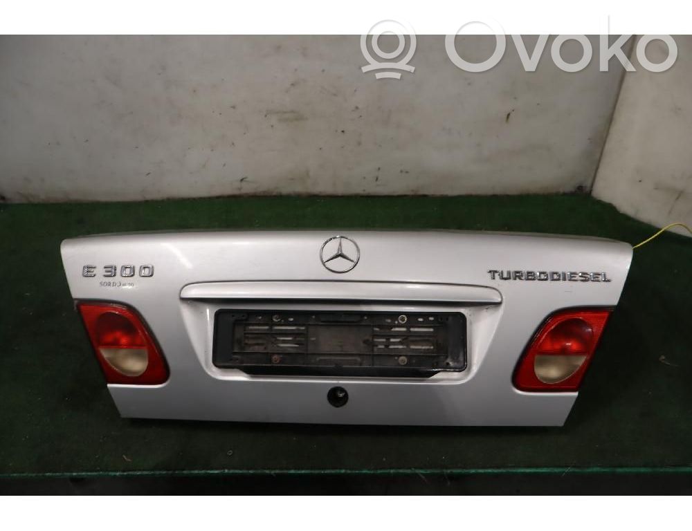 Mercedes-Benz E W210 Tylna klapa bagażnika 