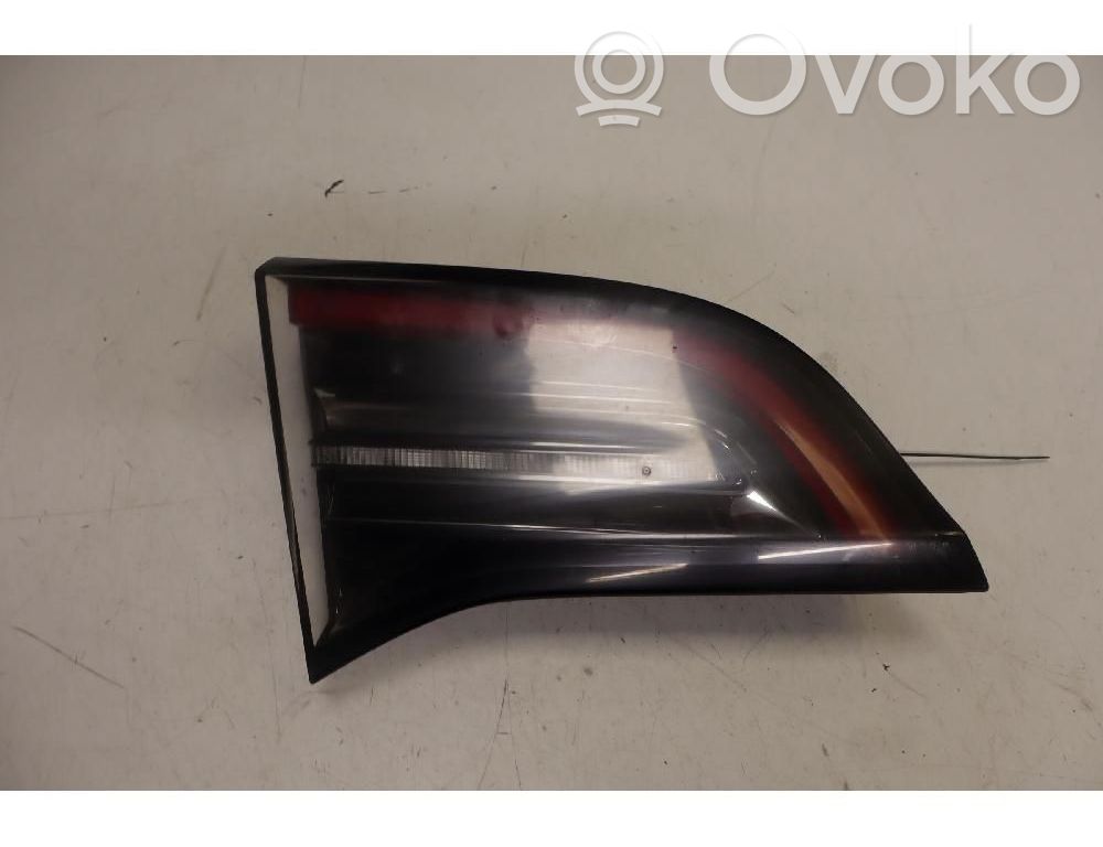 Tesla Model Y Lampă spate în capacul portbagajului