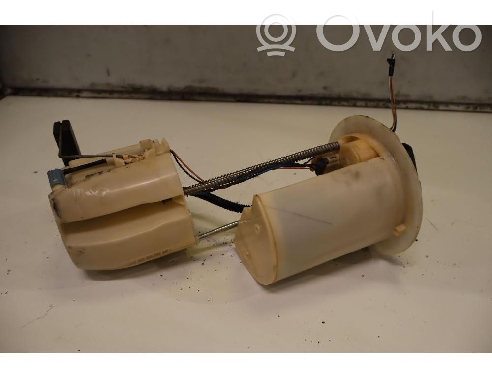 Toyota Yaris Pompă combustibil în rezervor 