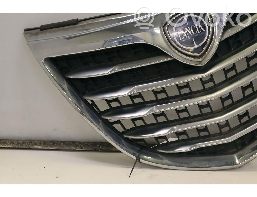 Lancia Ypsilon Oberes Gitter vorne