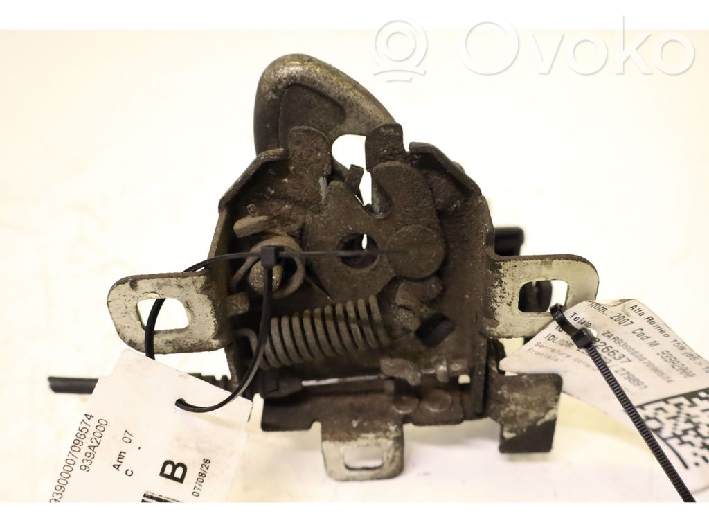Alfa Romeo 159 Rygiel / Zaczep zamka pokrywy przedniej / maski silnika 