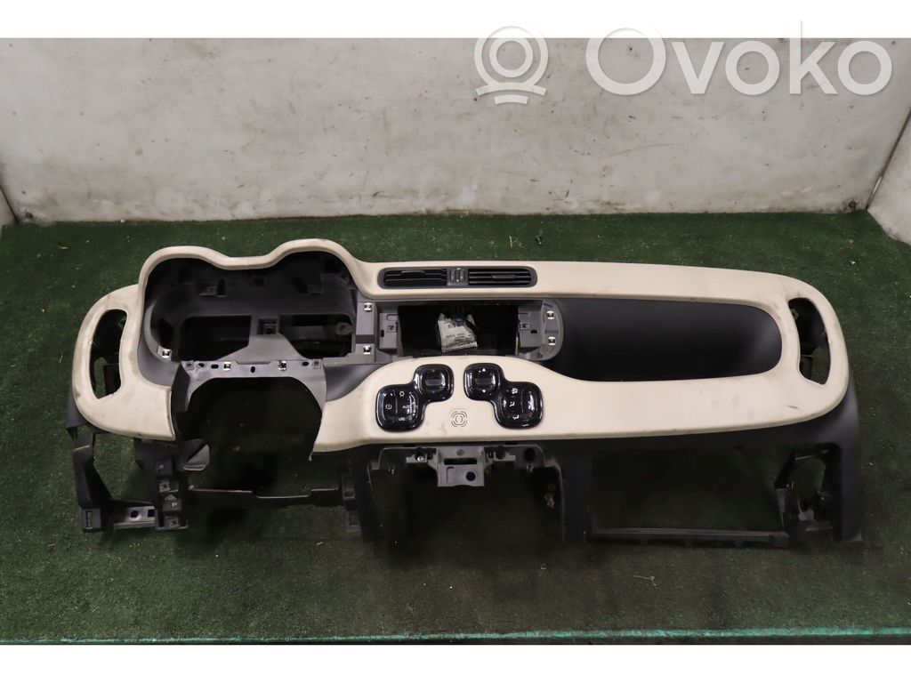 Fiat Panda III Armaturenbrett Cockpit 