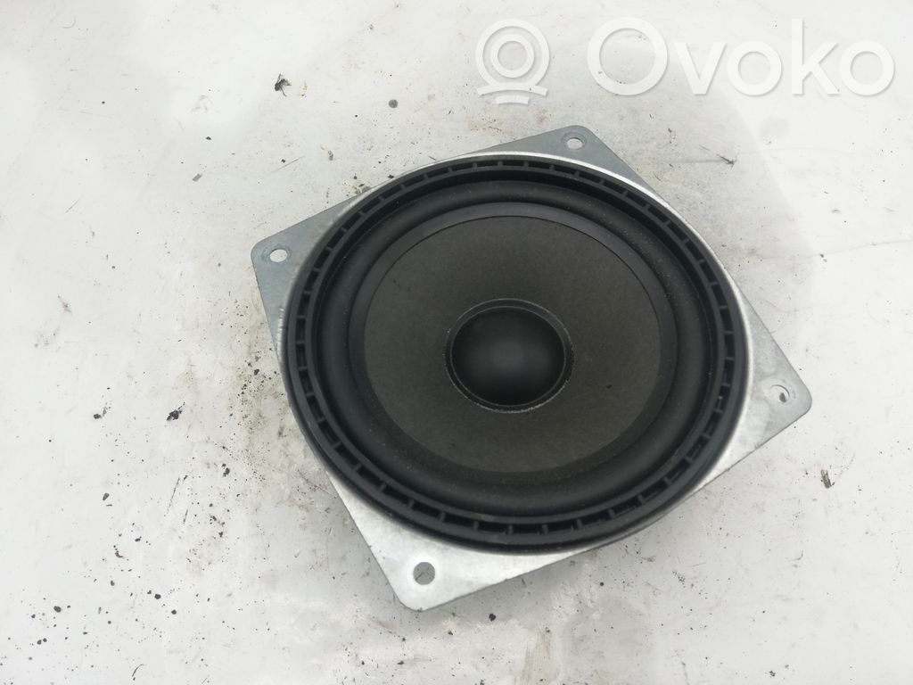 BMW 5 E39 Garsiakalbis (-iai) galinėse duryse 