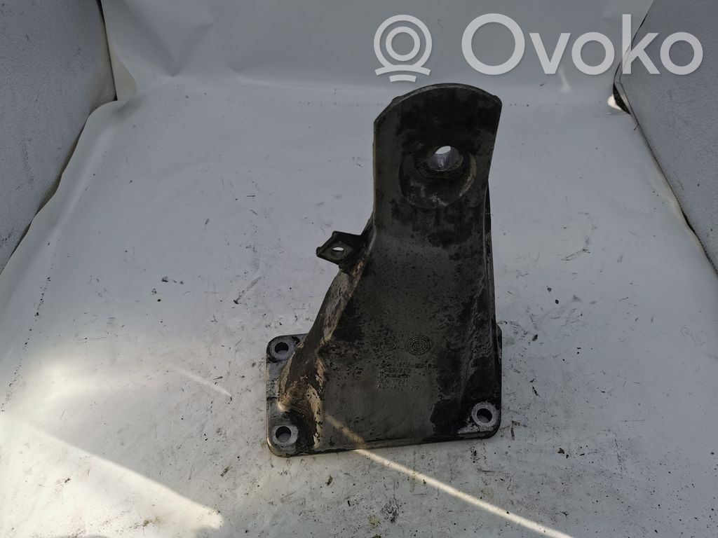 BMW 5 E60 E61 Moottorin kiinnikekorvake (käytetyt) 