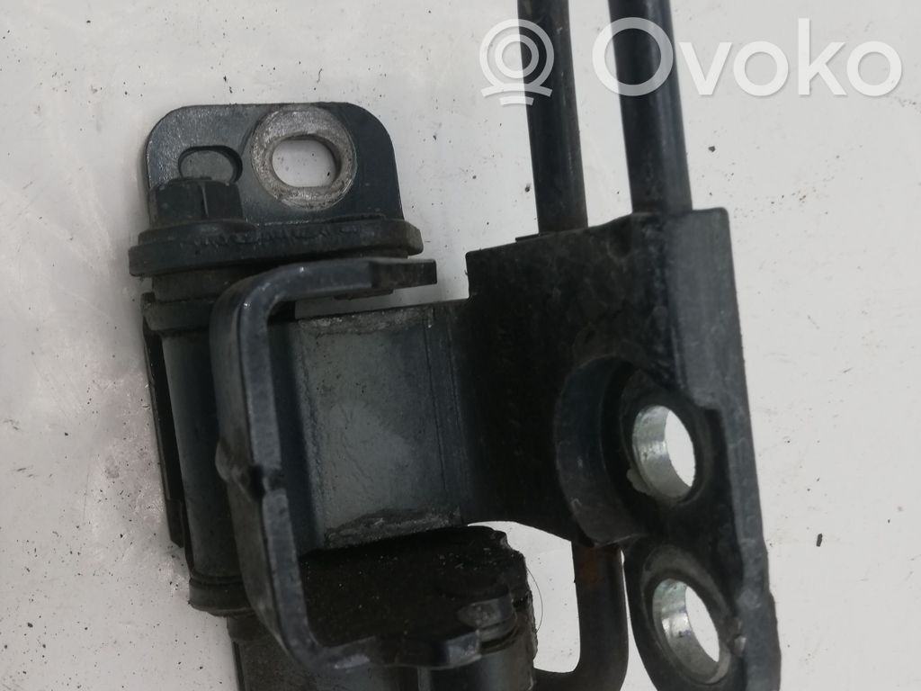 Volkswagen Phaeton Front door lower hinge 