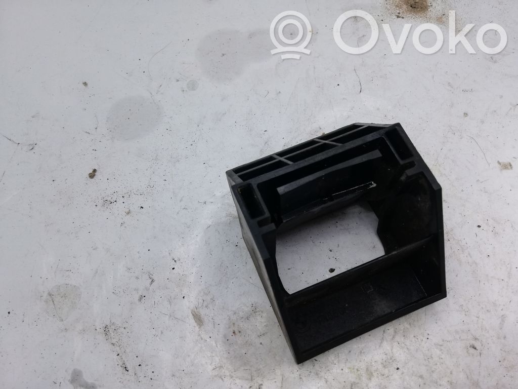 BMW 5 E60 E61 Jäähdyttimen kannatin 