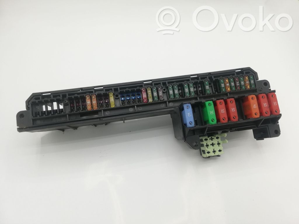 BMW 5 E60 E61 Saugiklių blokas 