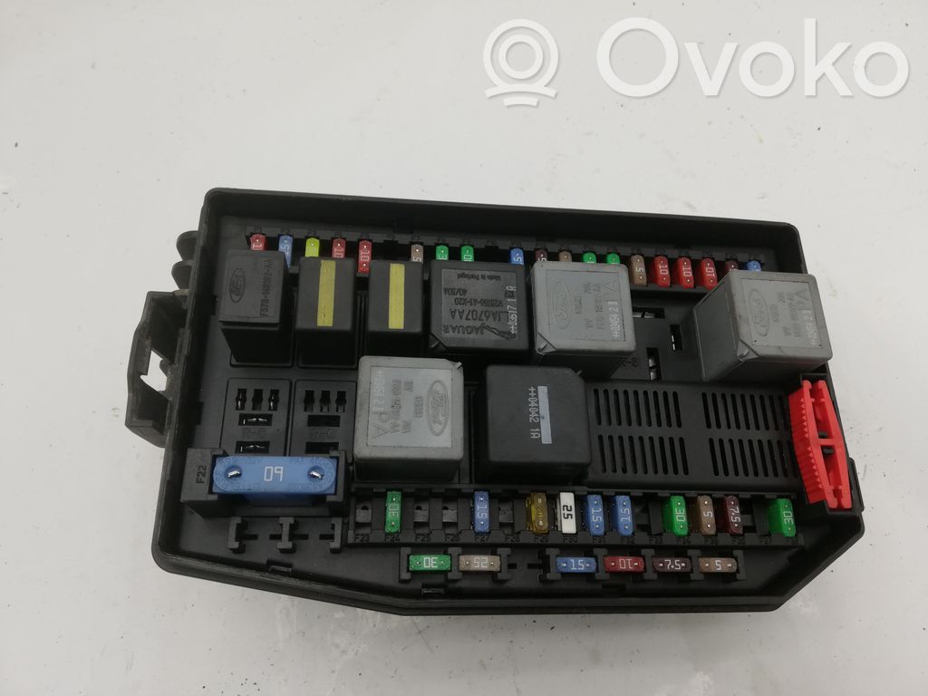 Jaguar X-Type Fuse module 