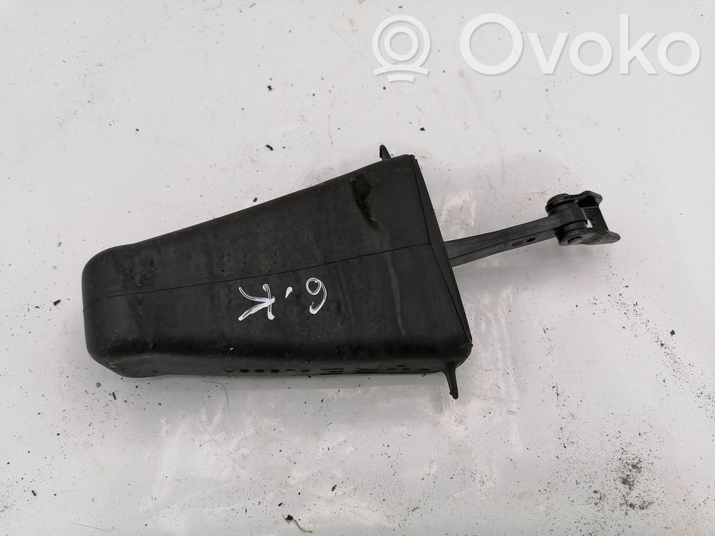 BMW 5 E60 E61 Takaoven pidätin 