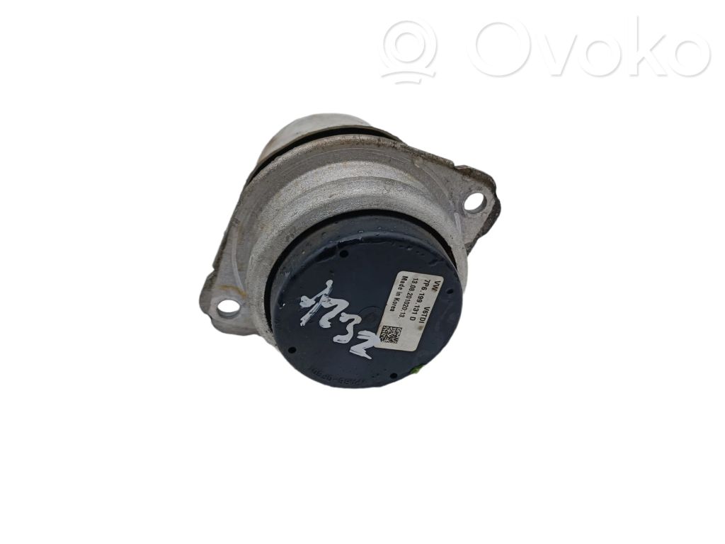 Volkswagen Touareg II Engine mount bracket 