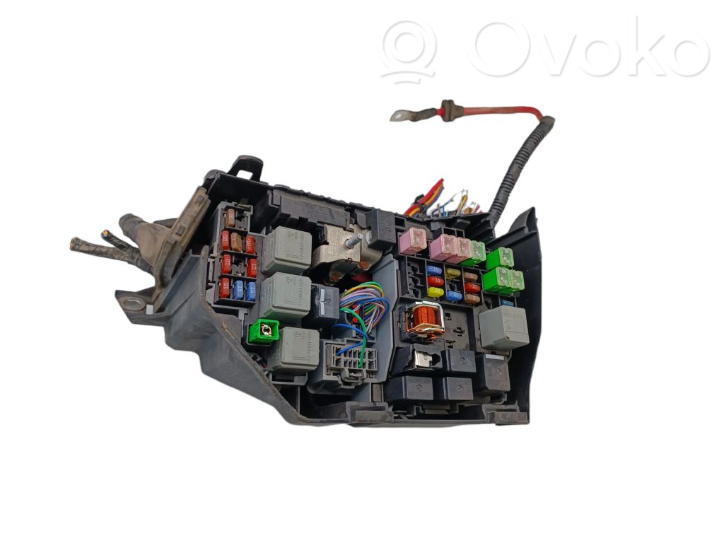 Land Rover Freelander 2 - LR2 Ramka / Moduł bezpieczników 