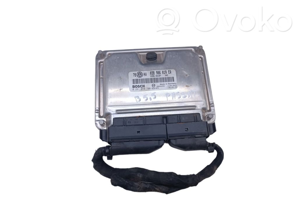 Volkswagen PASSAT B5.5 Engine control unit/module 