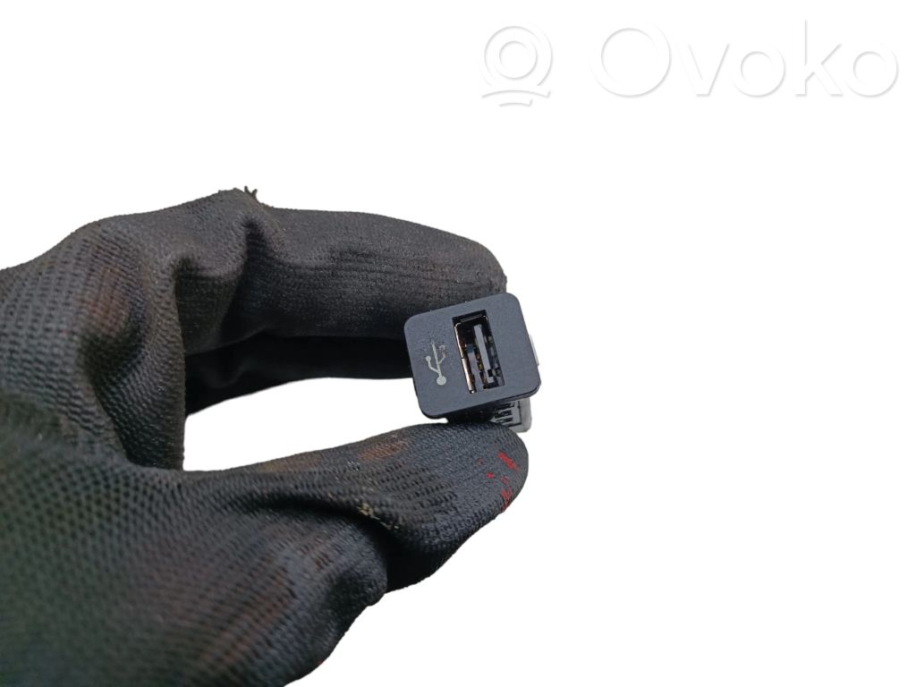 BMW 5 F10 F11 Разъем USB 