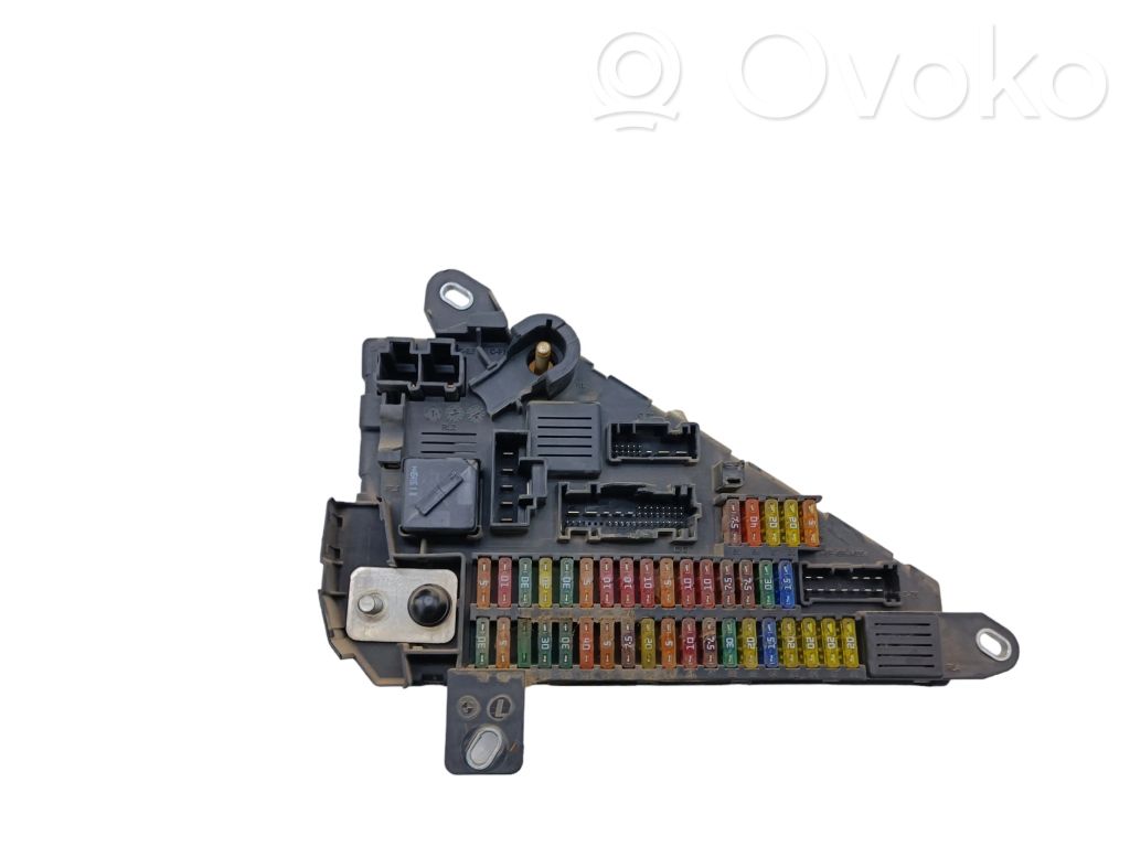 BMW 5 E60 E61 Sulakemoduuli 