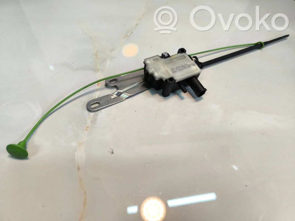 BMW X6 E71 Fuel tank cap lock motor 