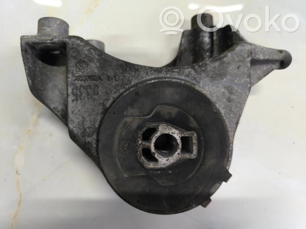 Chevrolet Captiva Engine mount bracket 