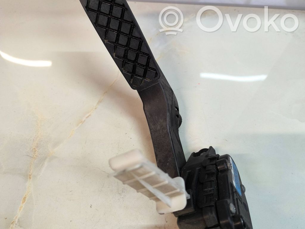Volkswagen Touareg I Accelerator throttle pedal 