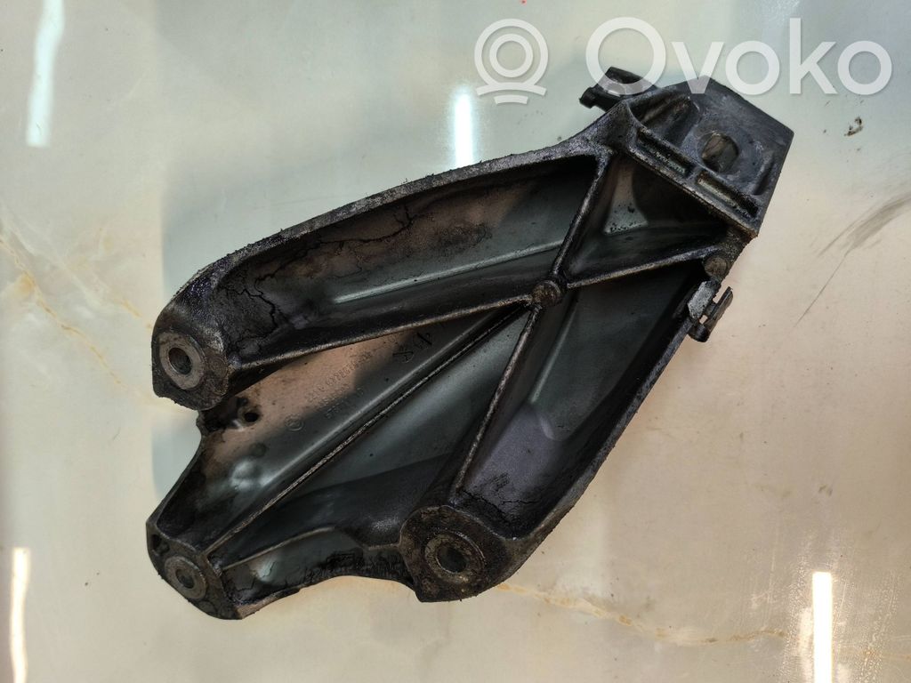 BMW X5 E70 Engine mounting bracket 