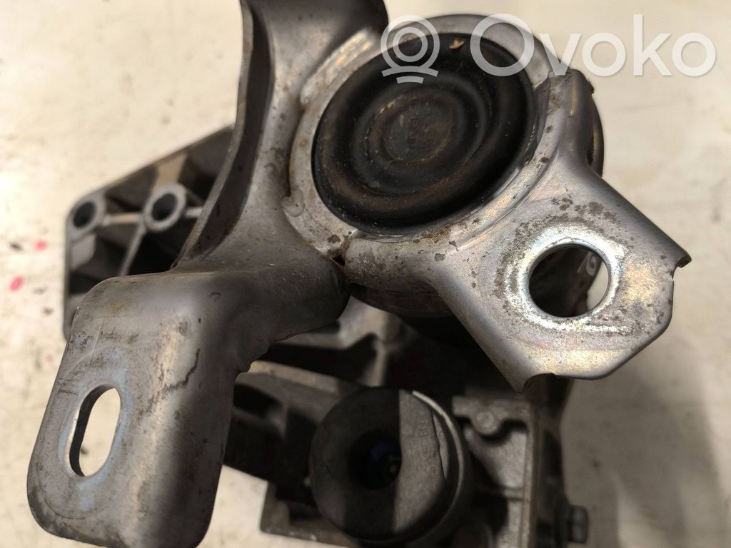 Land Rover Freelander 2 - LR2 Engine mount bracket 