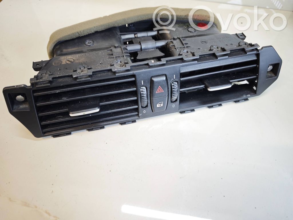BMW 5 E60 E61 Centrinės oro grotelės 