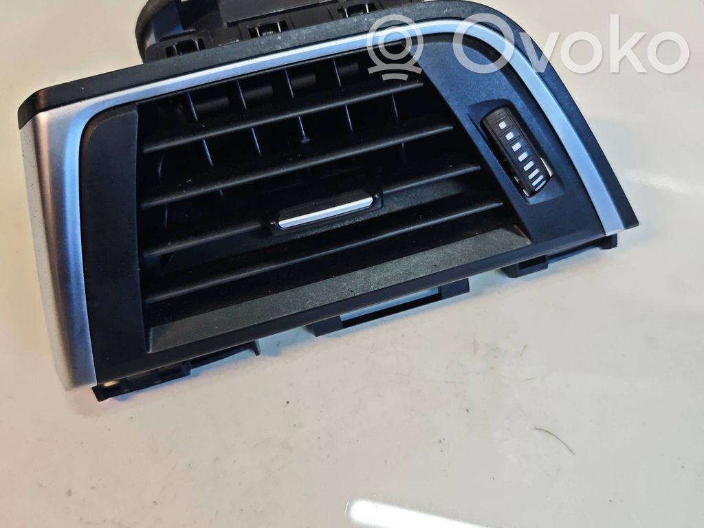 BMW 3 F30 F35 F31 Boczna kratka nawiewu deski rozdzielczej 
