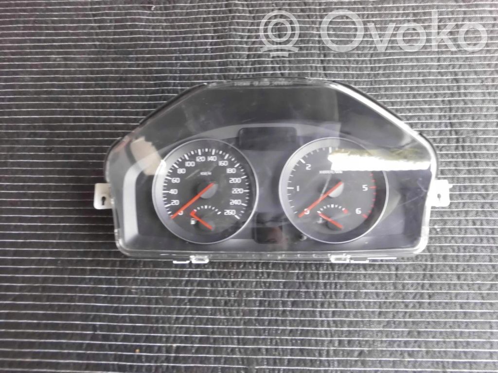 Volvo V50 Speedometer (instrument cluster) 