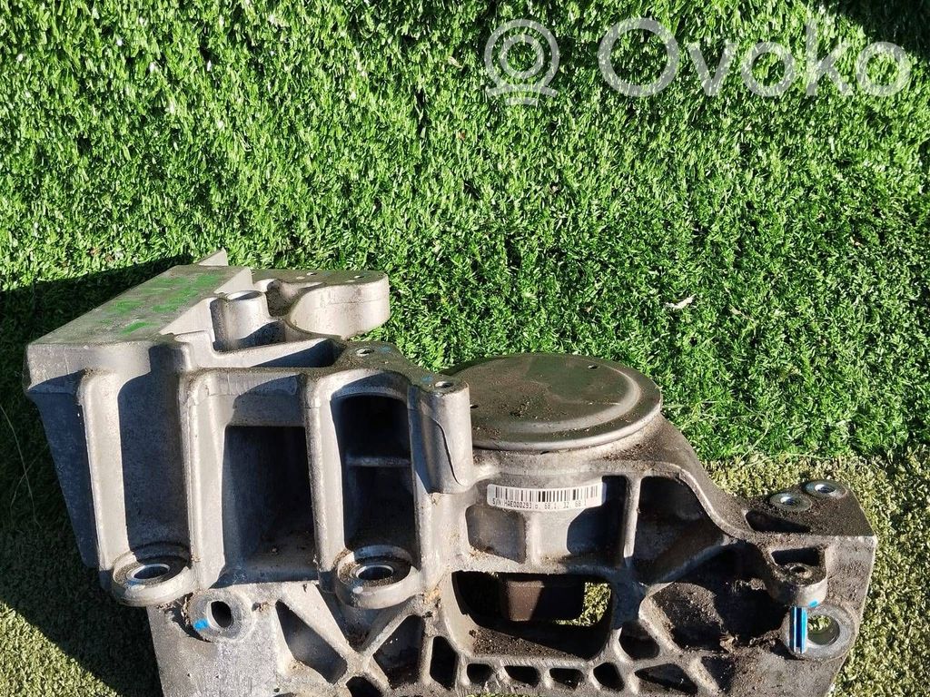 Renault Koleos I Engine mount bracket 