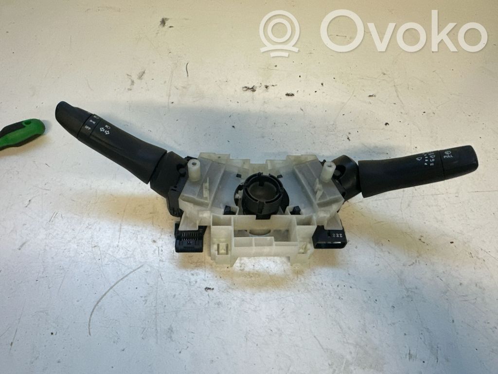 Isuzu D-Max Commodo, commande essuie-glace/phare 