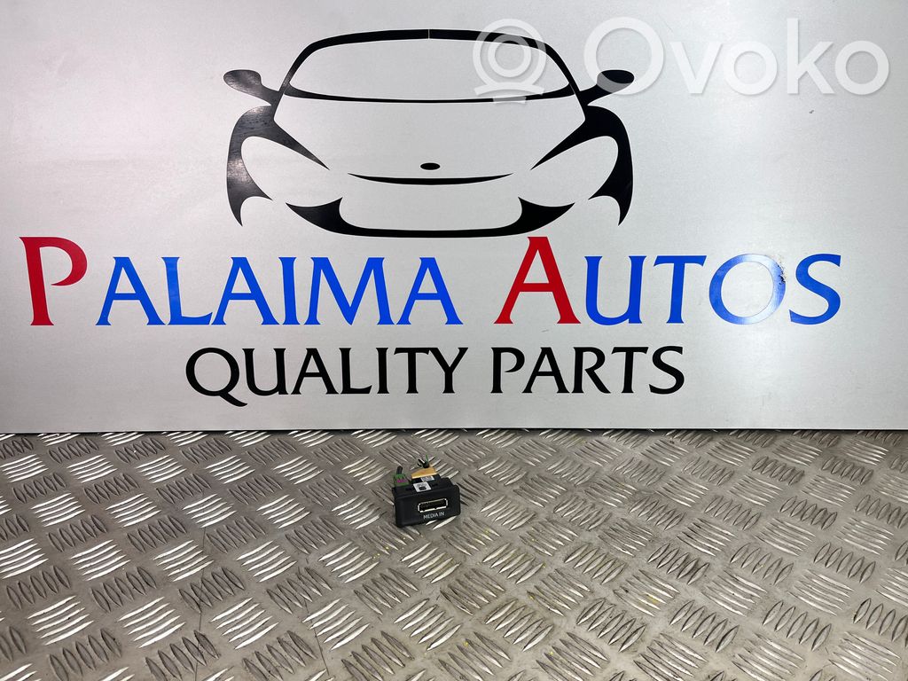 Enchufe conector entrada auxiliar   5Q0036736