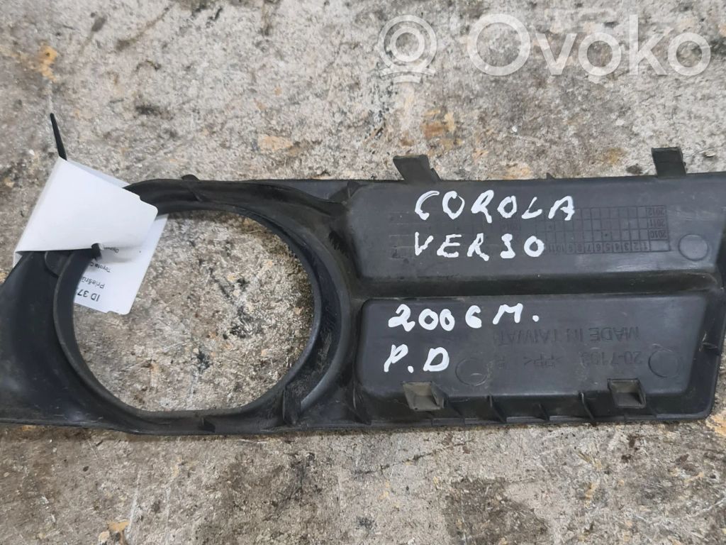 Toyota Corolla Verso AR10 Priešrūkinio žibinto apdaila/ grotelės 