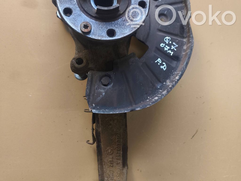 Audi Q7 4L Front wheel hub spindle knuckle 