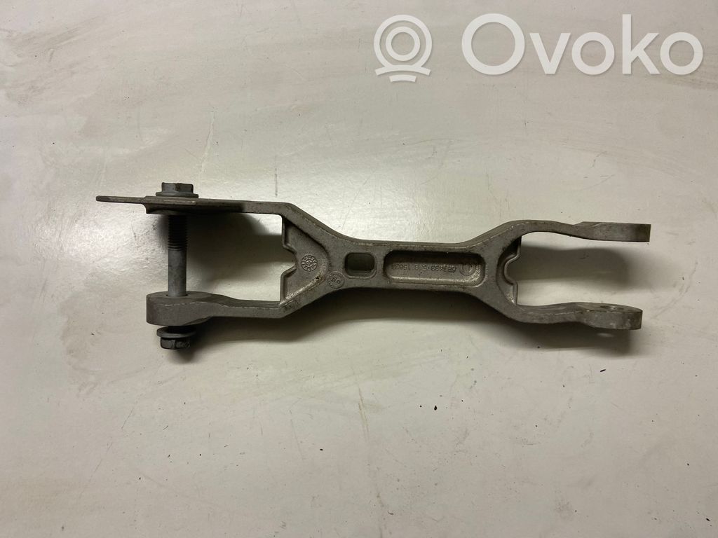 Jeep Cherokee Engine mounting bracket 
