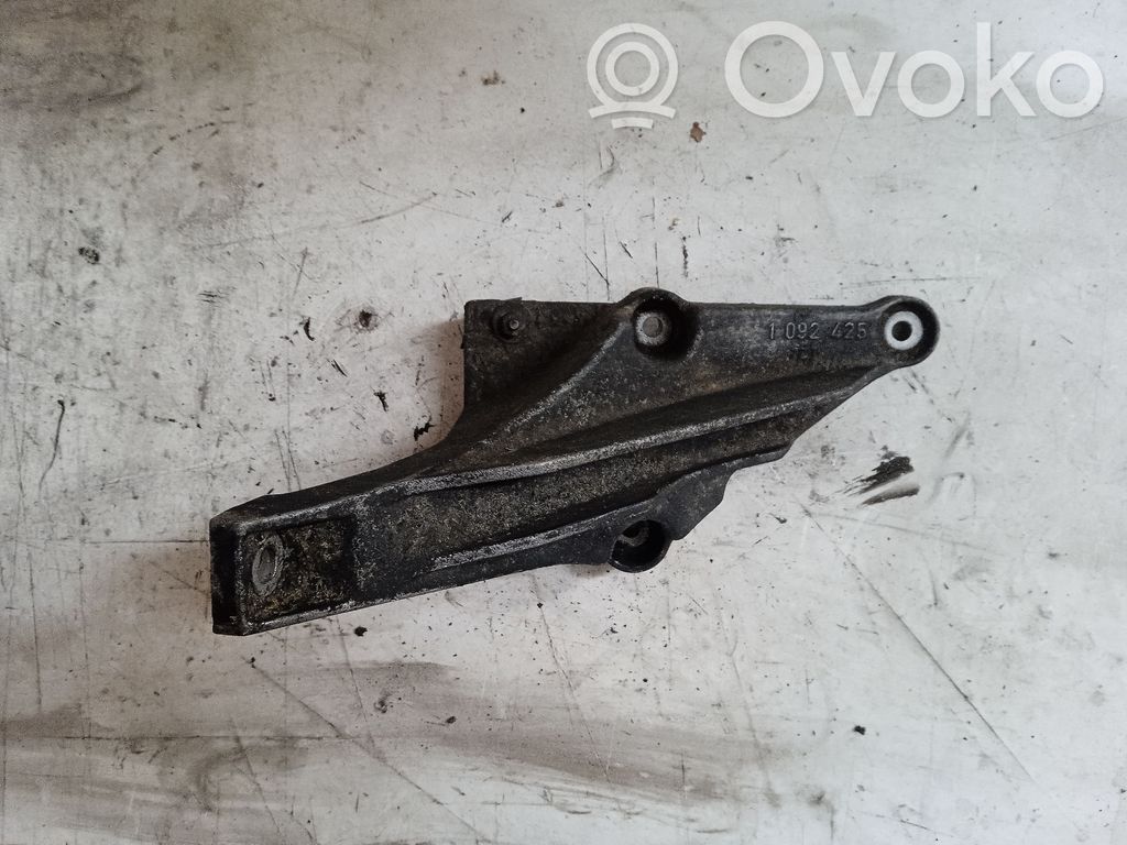 BMW 5 E39 Engine mounting bracket 