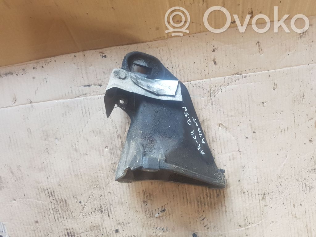 Audi A6 S6 C4 4A Engine mounting bracket 