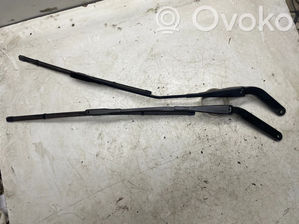 BMW X1 E84 Front wiper blade arm 