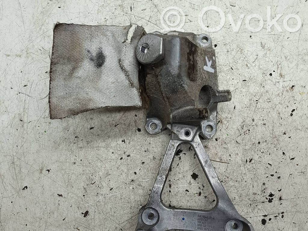 Audi Q7 4M Engine mounting bracket 