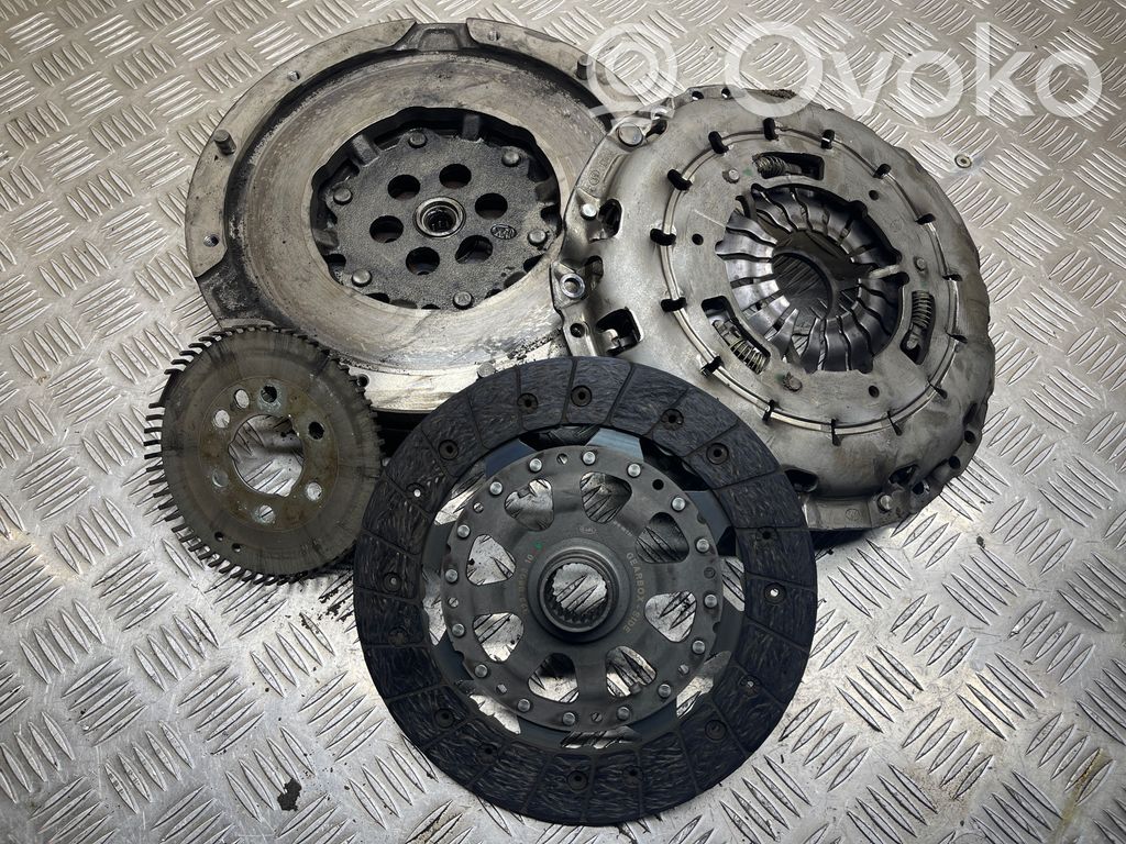 BMW 3 F30 F35 F31 Sankabos komplektas 