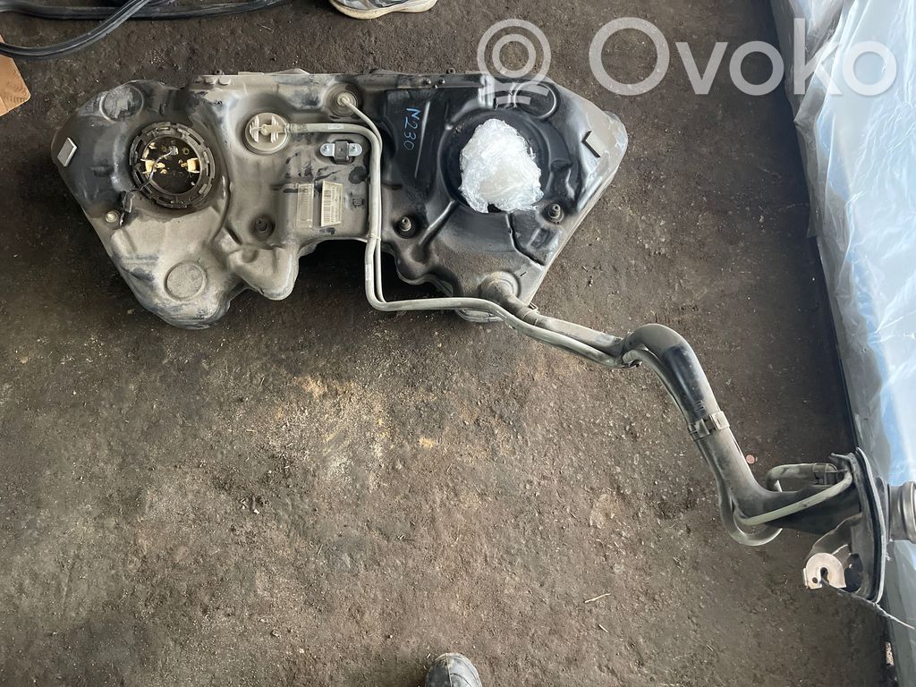Mercedes-Benz CLS C218 X218 Fuel tank 